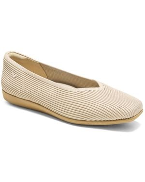 VIVAIA Margot Walker Lightweight Square-toe V-cut Flats - White