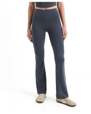 Pact On The Go-to Contour Bootcut legging Made With Organic Cotton - Blue