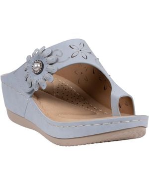 Gc Shoes Skylar Floral Rosette Round Toe Wedge Sandals - Gray