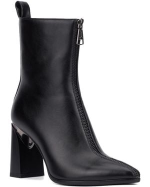 TORGEIS Hyde Pointed Toe Ankle Boot - Black