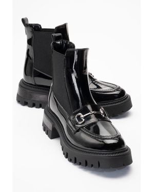 Prologue Shoes Vesper Buckled Chelsea Boot () - Black