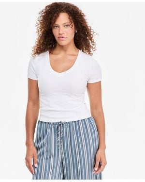 On 34th Cropped V-neck Meet & Greet T-shirt - White
