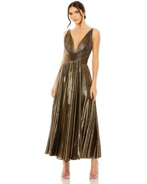 Mac Duggal Sleeveless V Neck Pleated Top Metallic Dress - Natural