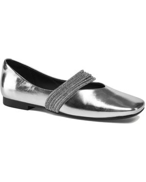 Grace Kohsumai Flat - White