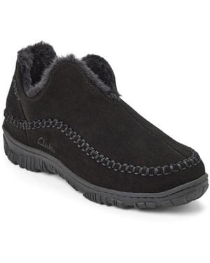 Clarks Genuine Cow Suede Notched Boot With Accent Stitch Detail Slippers - Black
