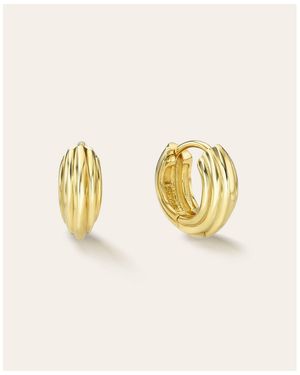 Zoe Lev Small Ribbed huggie Earrings - Metallic