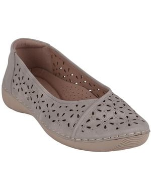 Gc Shoes Nysha Round Toe Laser Cut Flats - Brown