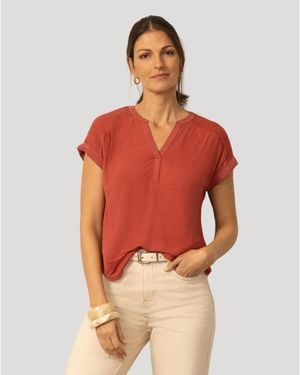 Cable & Gauge Smocked Shoulder Tee - Red