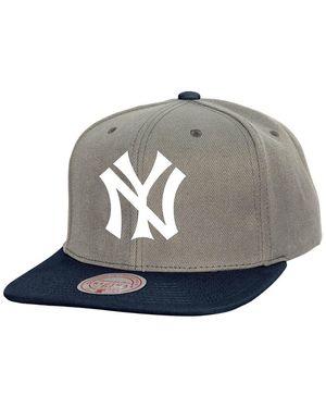 Mitchell & Ness New York Yankees Cooperstown Collection Basic Flip Snapback Hat - Gray