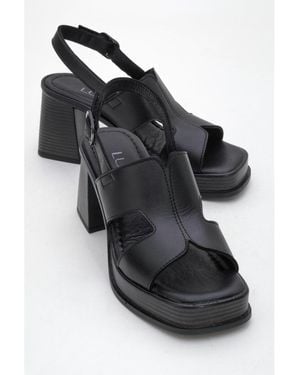 Forever & Always Shoes Zennia Leather Platform Sandal () - Black