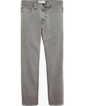 MW Garment-Dyed Athletic Slim Everyday Flex Jeans - White