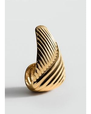 Mango Embossed Triangular Earrings - Metallic