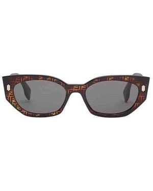 Fendi Fe40018I Logo Sunglasses With Smoke Lens - Brown