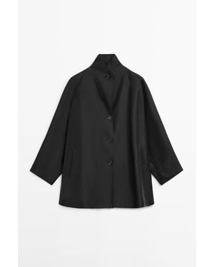 MASSIMO DUTTI Soepelvallende Volumineuze Cape Met Knopen - Zwart