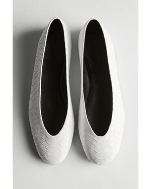 MASSIMO DUTTI Ballet Flats With Leather Detail - White