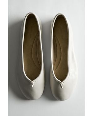 MASSIMO DUTTI Knotted Leather Ballet Flats - White