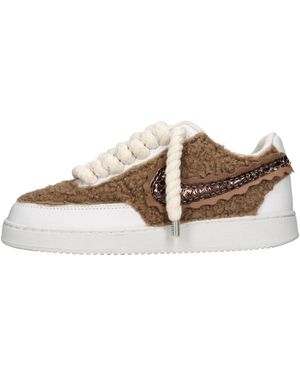 Seddy's Nike Sneakers Braun