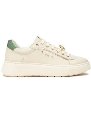 Nero Giardini Leder-Sneaker Mit Goldenen Akzenten Und Schmuckaccessoire - Weiß
