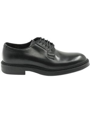 Henderson Schwarze flache schuhe mit mandelförmiger spitze und schnürung