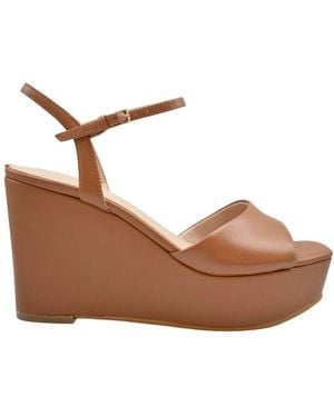 Guess Wedges - Bruin