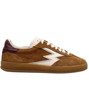 MOA Sneakers - Bruin
