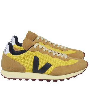 Veja Trainers - Yellow