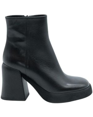 Strategia Heeled Boots - Black