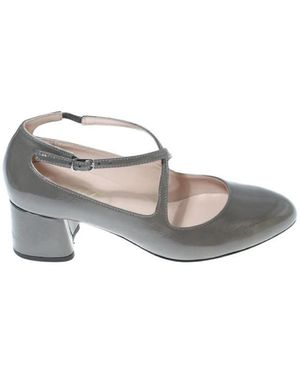 Anna F. Pump - Grau