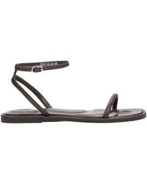 ESTRO Flat Sandals - White