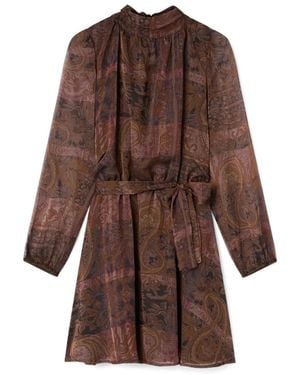 mötivi Korte Chiffon Jurk Met Print - Bruin