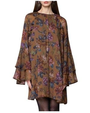 Kaos Kleedjes ,Bruin ,Korte Jurk Met Ronde Hals En Bloemendessin