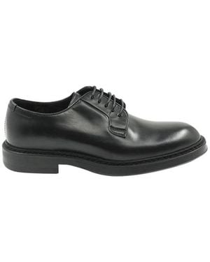 Henderson Scarpe basse nere con punta a mandorla e chiusura con lacci - Nero