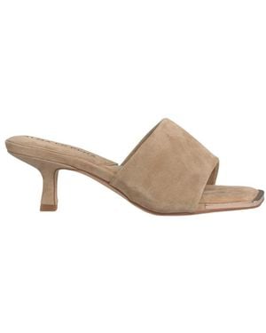 Alma En Pena. Heeled Mules - Natural