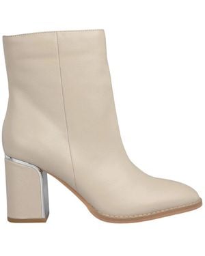 Alma En Pena. Heeled Boots - Natural