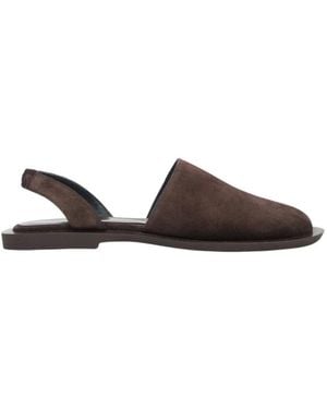 ESTRO Flat Sandals - Brown