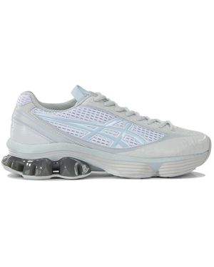 Asics Hellblaue Sneakers Fußballinspiriertes Design