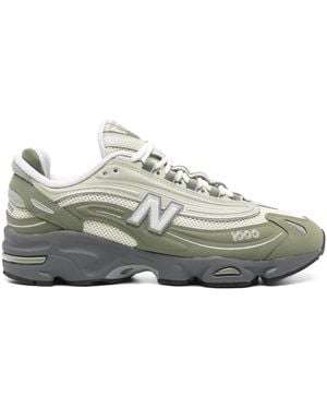 New Balance Weiße Chunky Sneaker Mit Abzorb-Zwischensohle - Grau