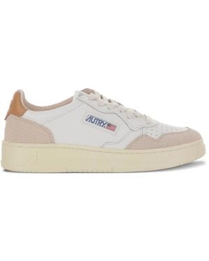 Autry Witte Geperforeerde Sneaker Veters Rubberen Zool