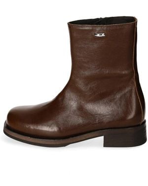 Our Legacy Stivale in pelle italiana con suola vibram - Marrone