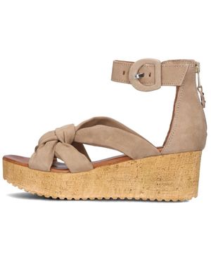 Omoda Schoenen ,Suède Elegante Sleehak Sandalen Met Knoopdetail - Metallic