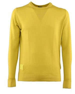 Blauer Strickwaren und wollpullover - Gelb
