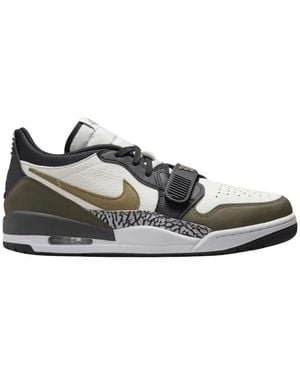 Nike Sneakers - Bruin