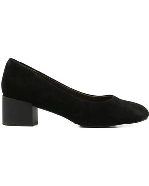 Linda Baumann Court Shoes - Black