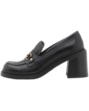 Chloé Court Shoes - Black