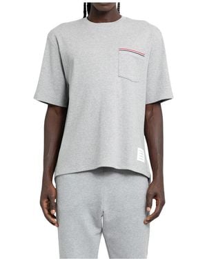 Thom Browne Graues oversized baumwoll-t-shirt mit brusttasche