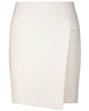 Seductive Short Skirts - Wit