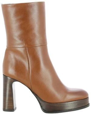 Zinda Heeled Boots - Marrón