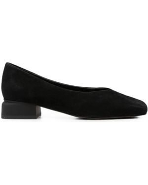 Linda Baumann Court Shoes - Black