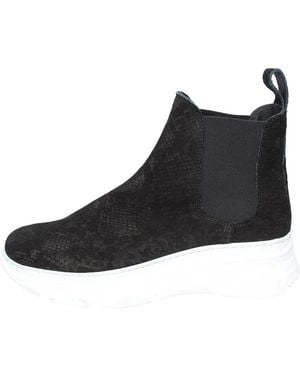 Stokton Chelsea Boots - Black
