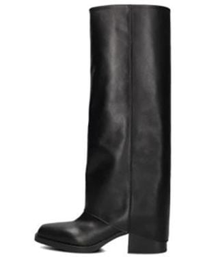 Strategia Schwarze Lederstiefel